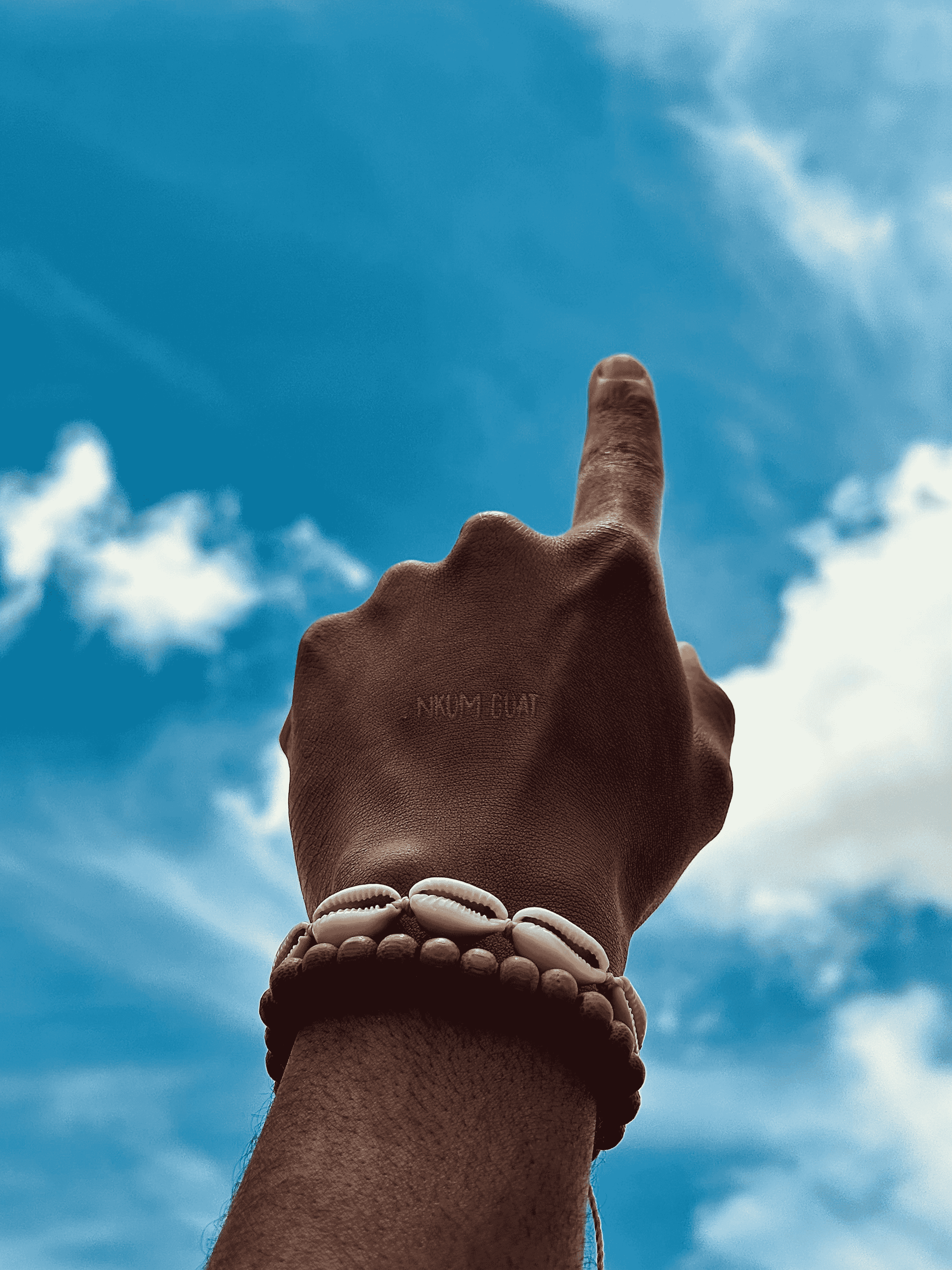 Cover Image for Briller plus que les étoiles au point de faire de l'ombre au soleil.